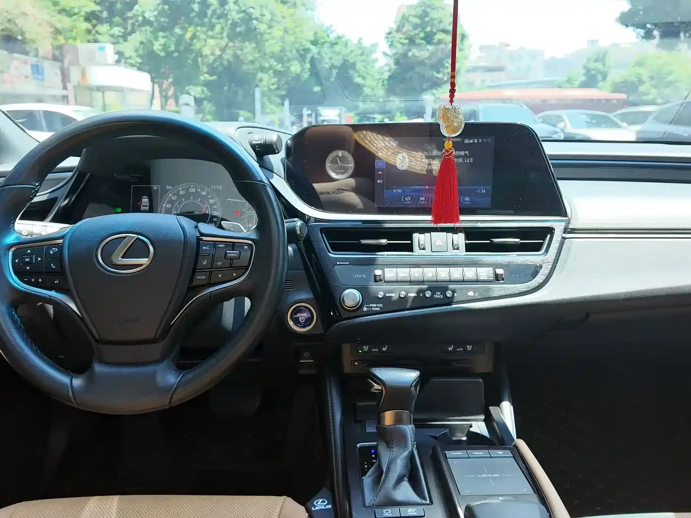 Фото 8 - Lexus ES