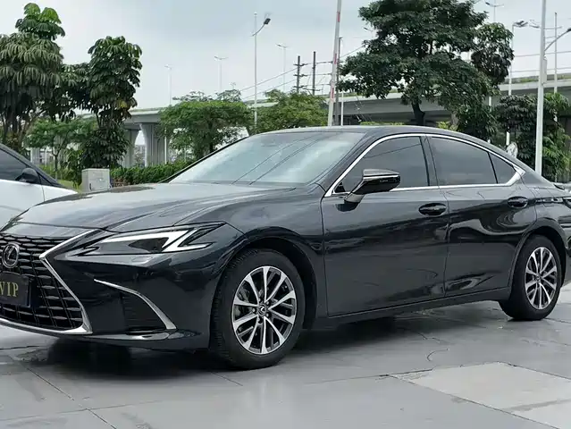  Lexus Lexus ES 2025 300h Ultimate Edition