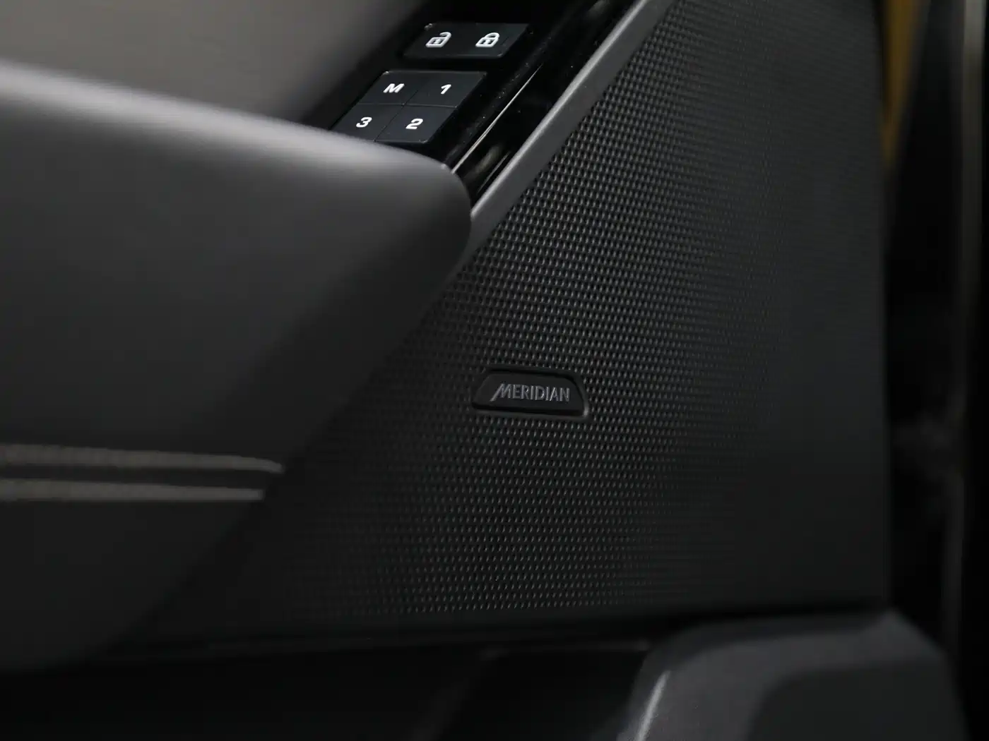 Land Rover Range Rover Velar 2023 250PS Gloss Black Collector's Edition фото 8