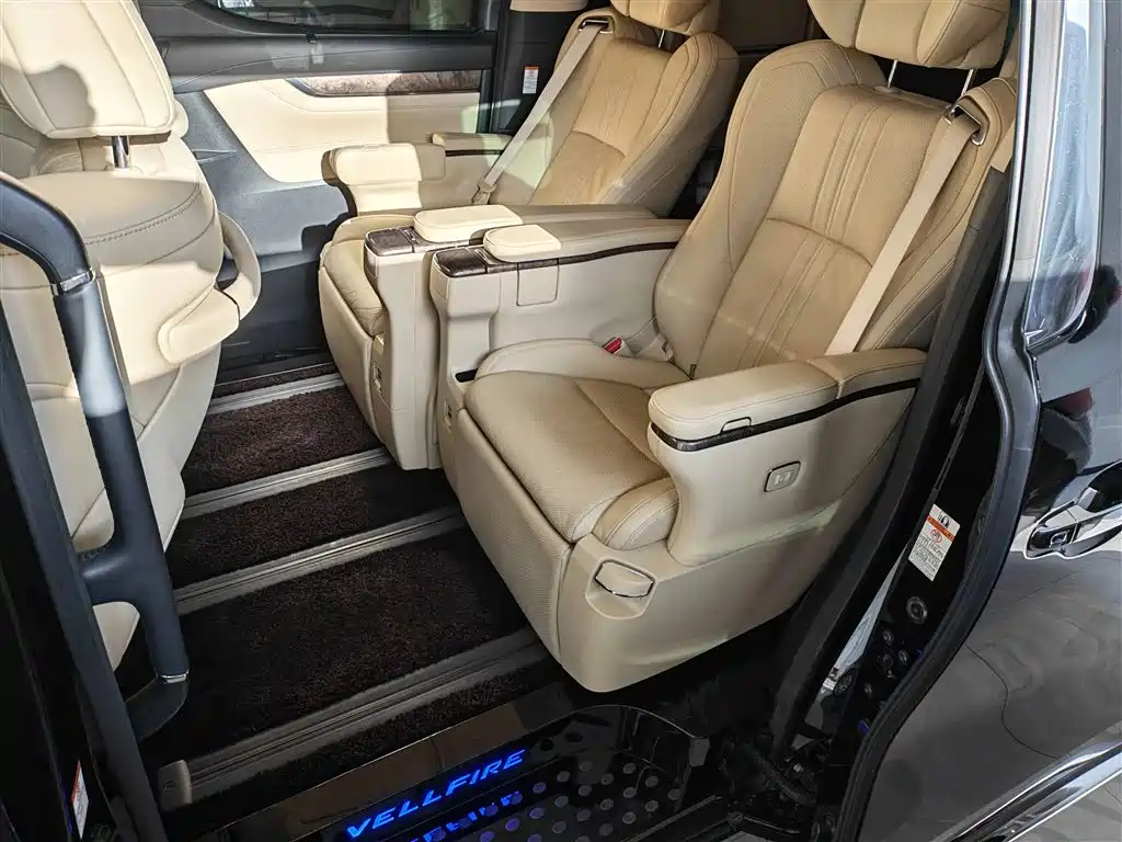 Toyota Vellfire 2021 Crown Hybrid 2.5L HV Premium Edition фото 9