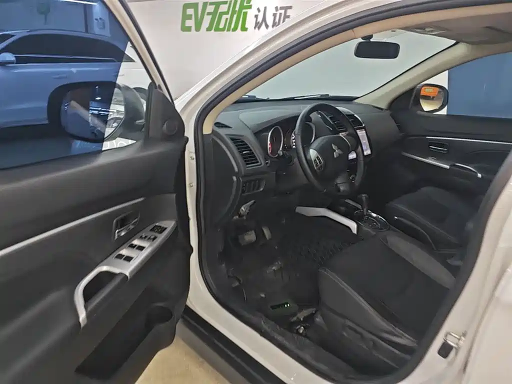 Mitsubishi ASX 2016 2.0L CVT 2WD Navigation Edition фото 16