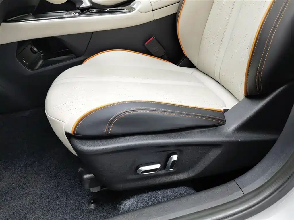 DONGFENG YI HYUN MAX