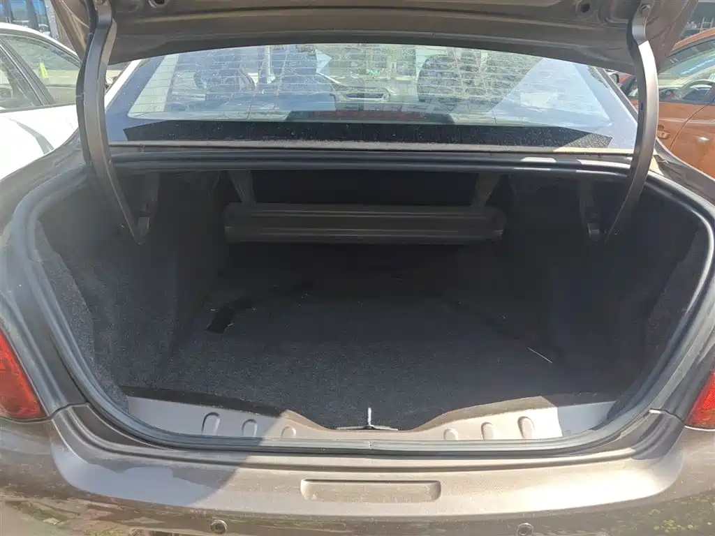 Peugeot 301 2016 1.6L Manual Comfort Edition фото 19