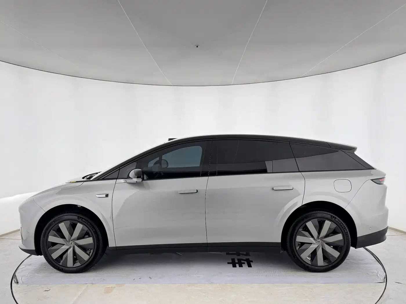 Li Auto i6 2025 2025 4WD Base Model