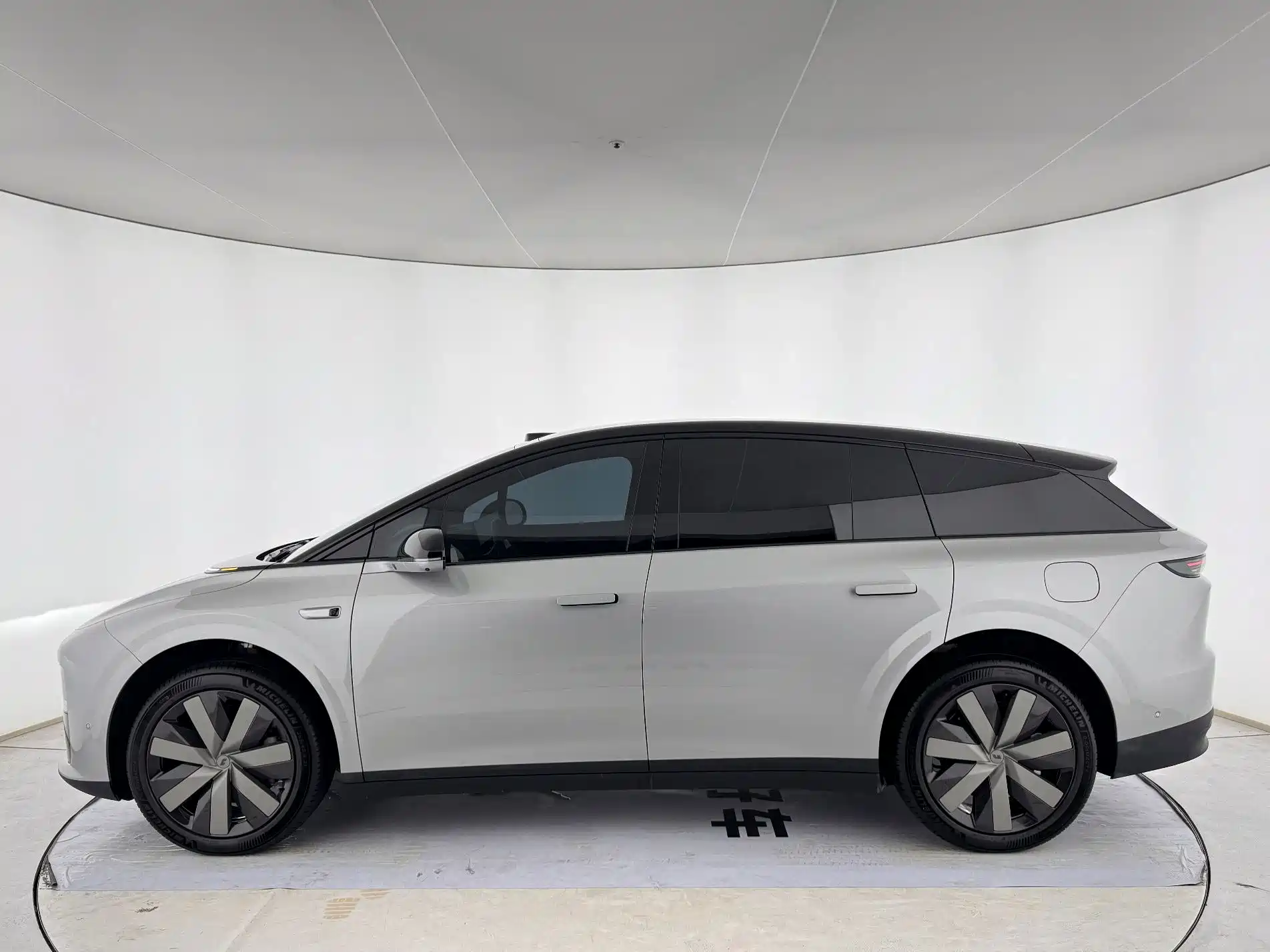 Photo 4 - Li Auto i6