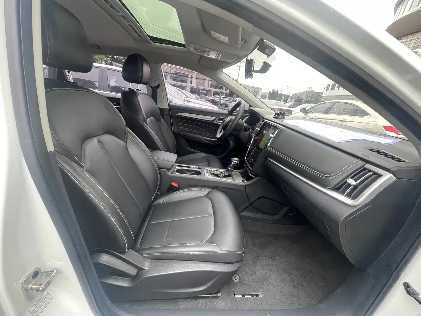 Roewe i6 2020 2020 PLUS 1.6L CVT 4G Connected Glory Holographic Edition