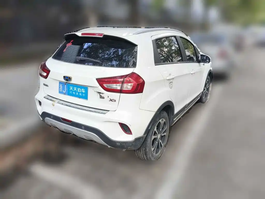 Фото 5 - Geely Vision X3