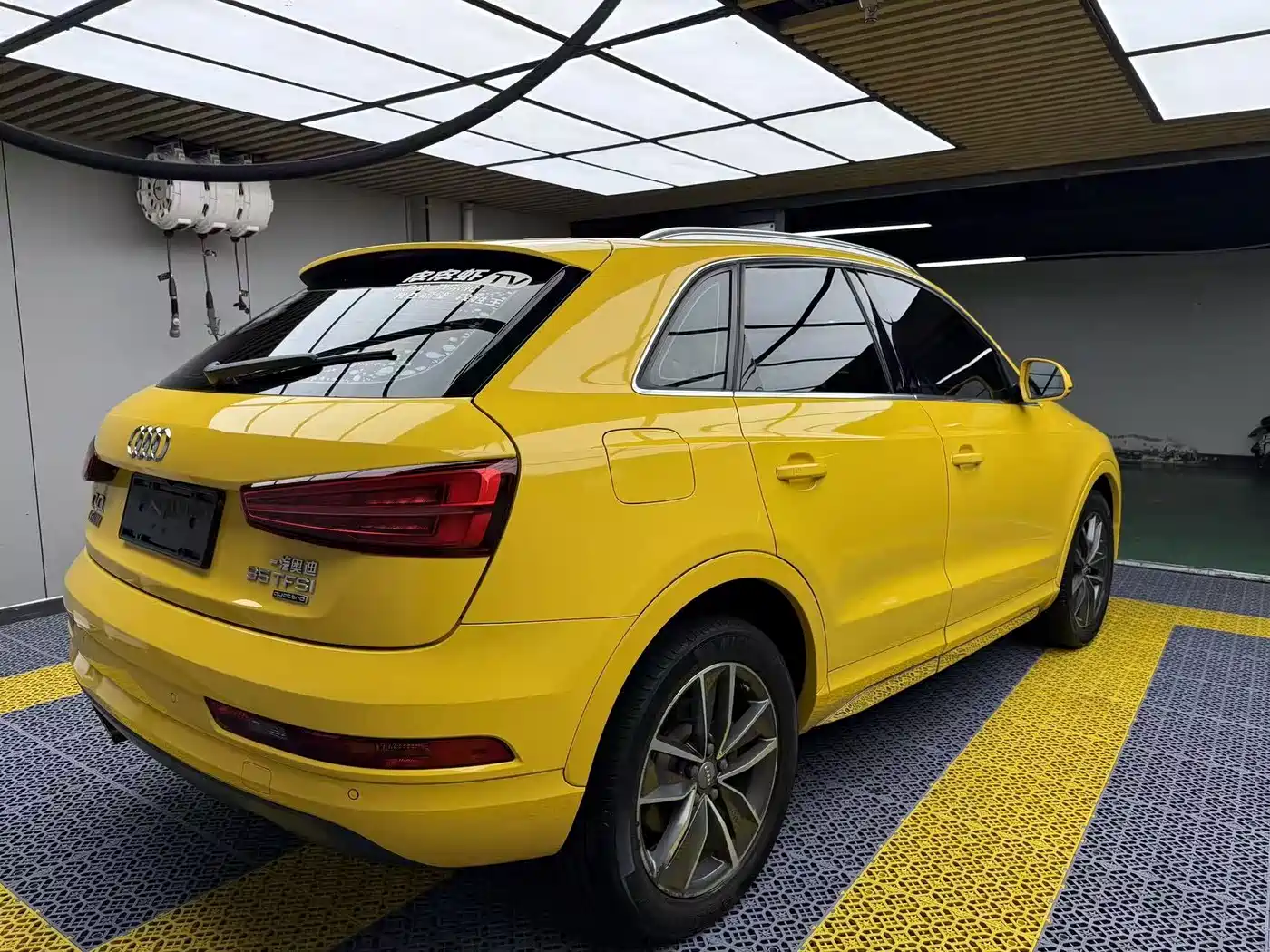Photo 5 - Audi Q3