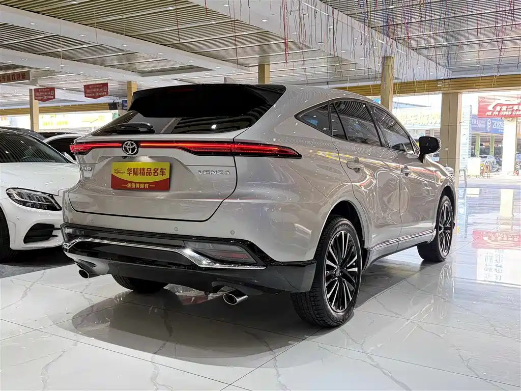 Toyota Venza 2022 2.0L CVT 2WD Premium фото 6