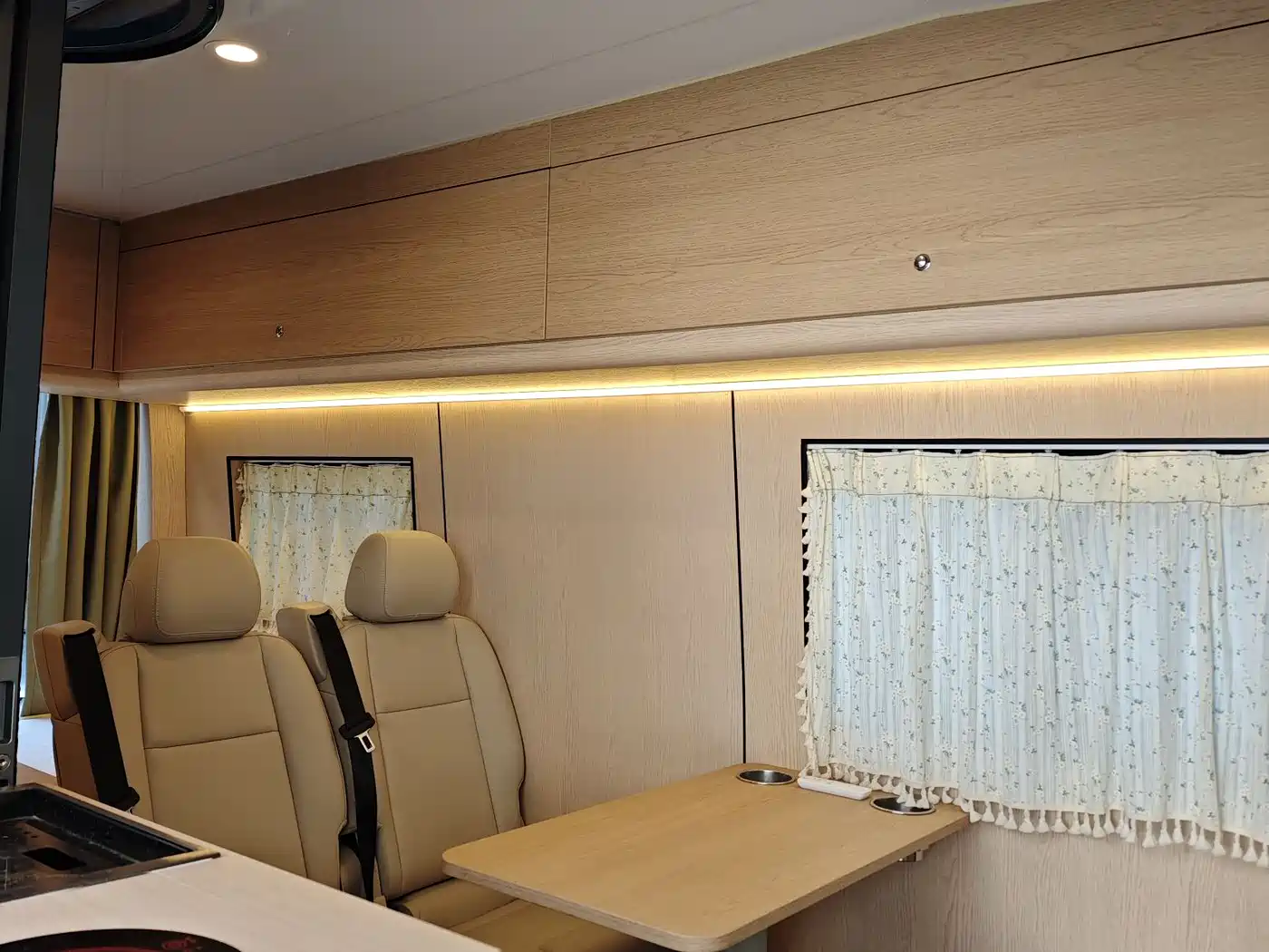 SAIC Maxus Xintu V80 2017 2.5T AMT Aoyun Tong China IV long wheelbase high roof 6-10 seats фото 10