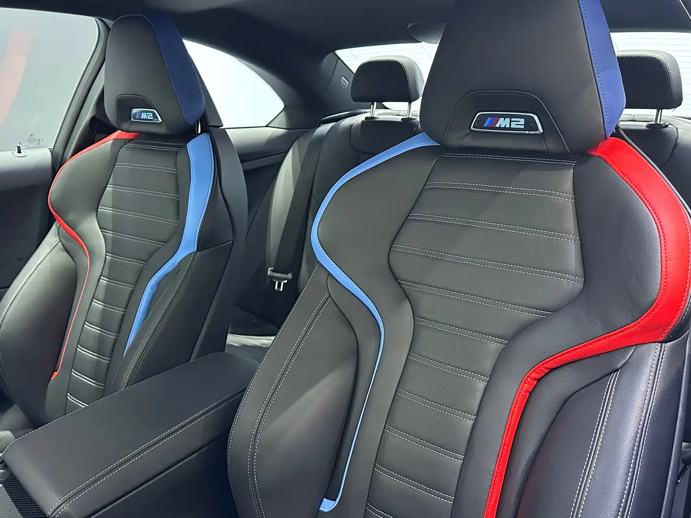 BMW M2 2024 M2 фото 11