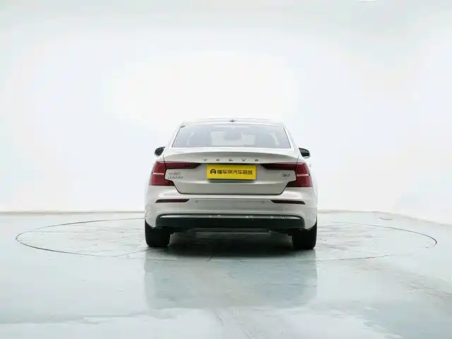 Фото 8 - Volvo S60