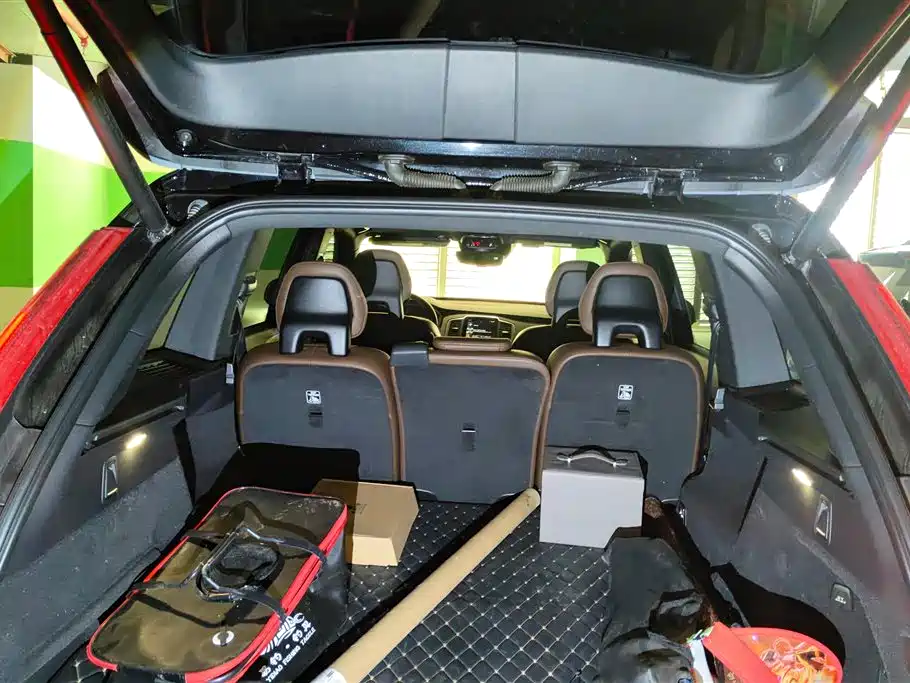 VOLVO XC90