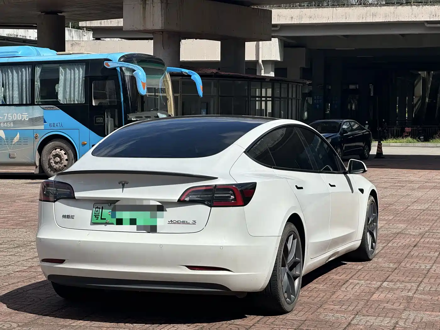 Фото 2 - Tesla Model 3
