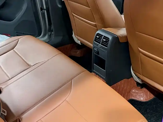 Volkswagen Sagitar 2011 1.6L Auto Comfort фото 4