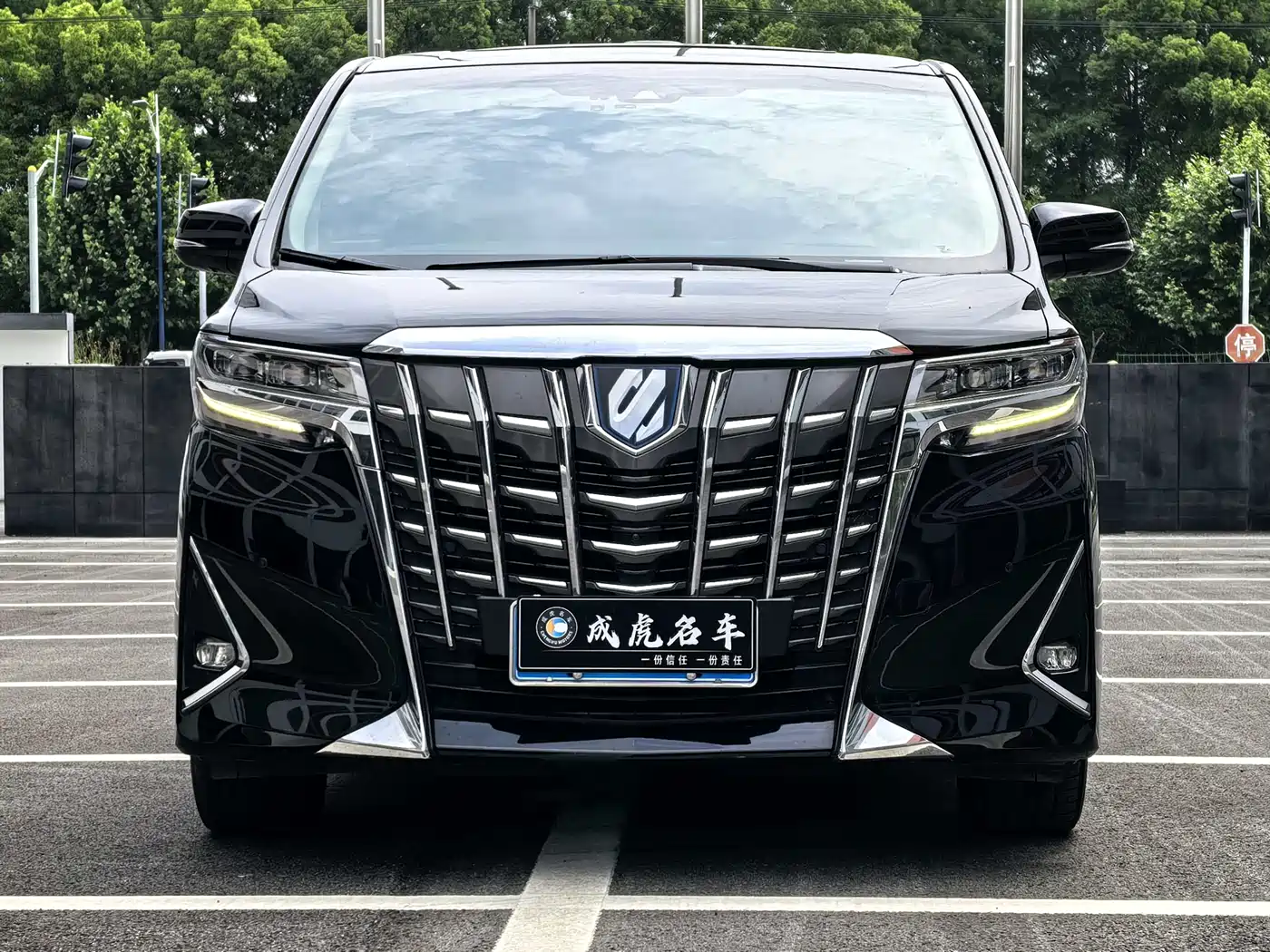 Toyota Alphard 2021 Hybrid 2.5L Premium фото 2