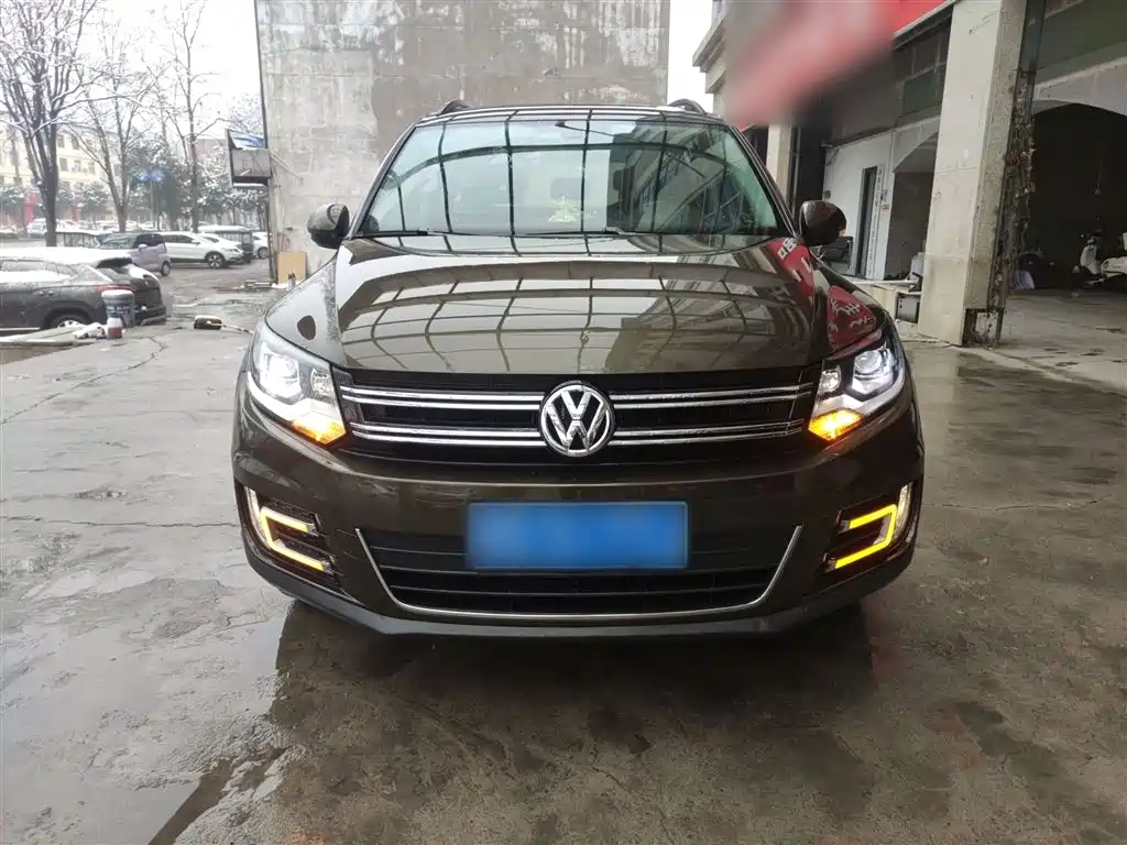 VOLKSWAGEN TIGUAN