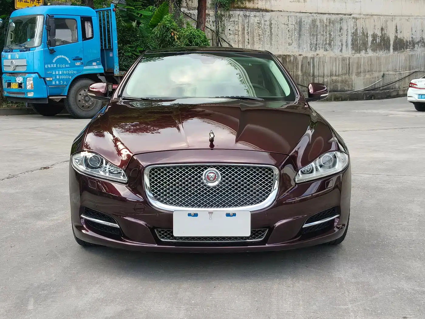 Photo 2 - Jaguar XJ