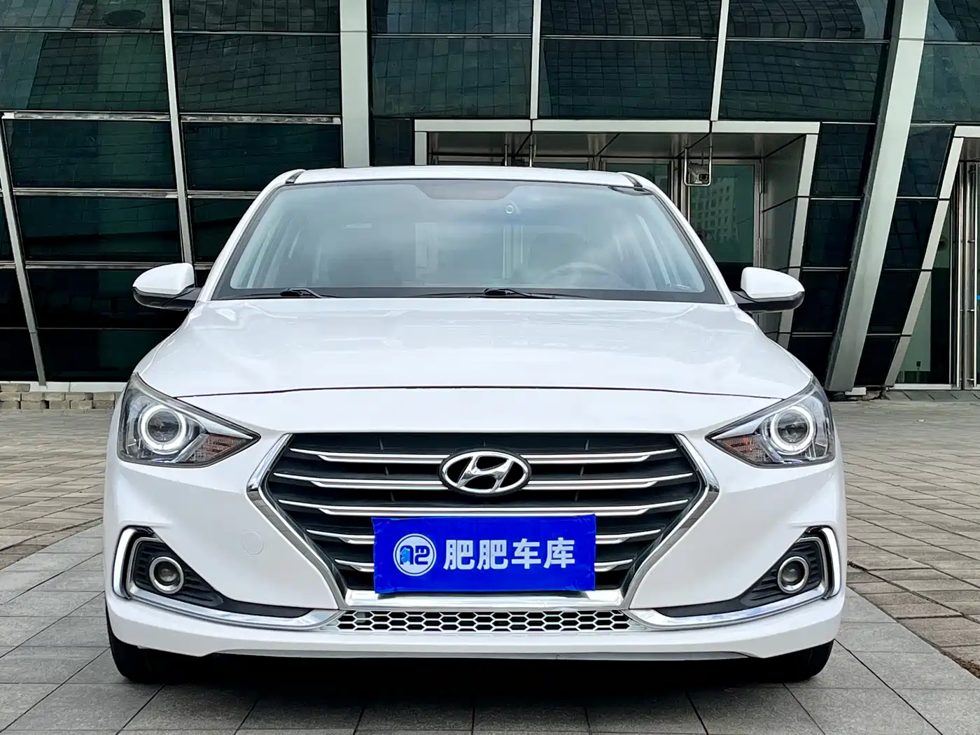 Hyundai Elantra 2017 1.6L Automatic Joy Edition DLX фото 2