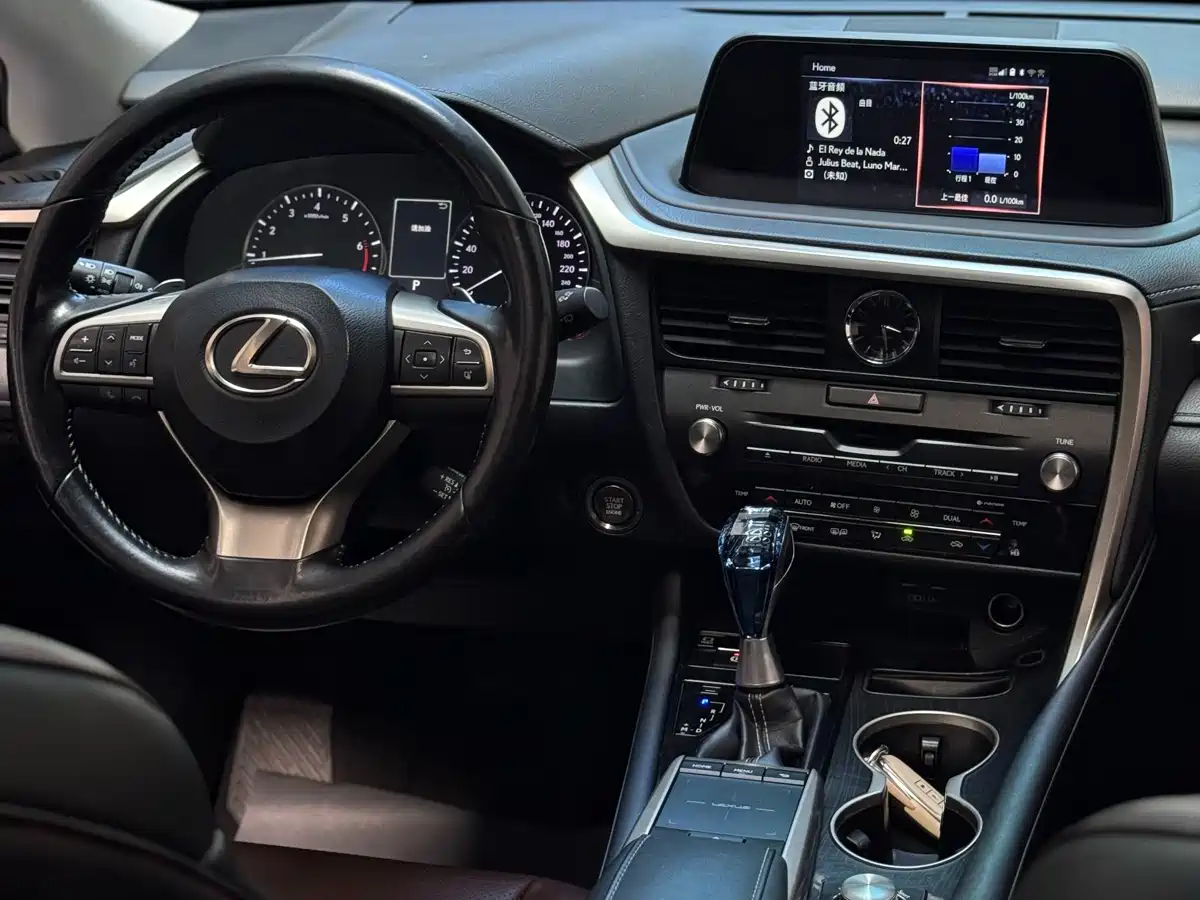 Photo 13 - Lexus RX
