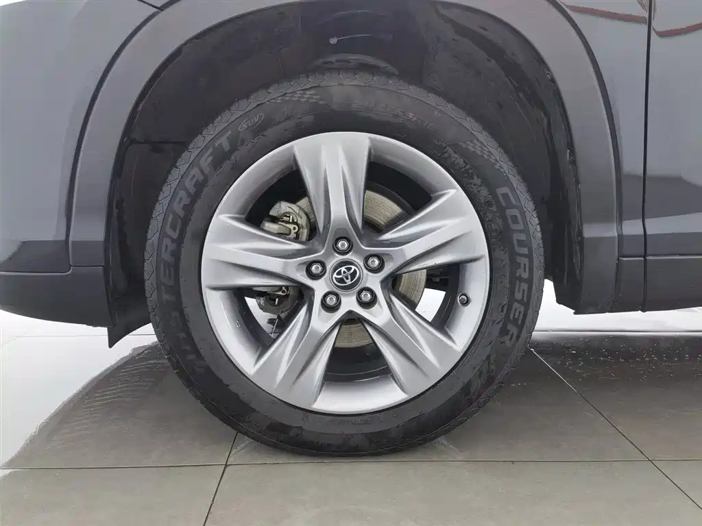 TOYOTA HIGHLANDER