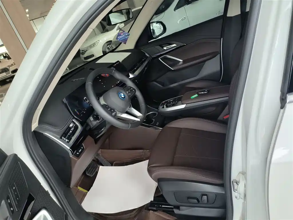 BMW iX1 2023 eDrive25L X Design Package фото 15
