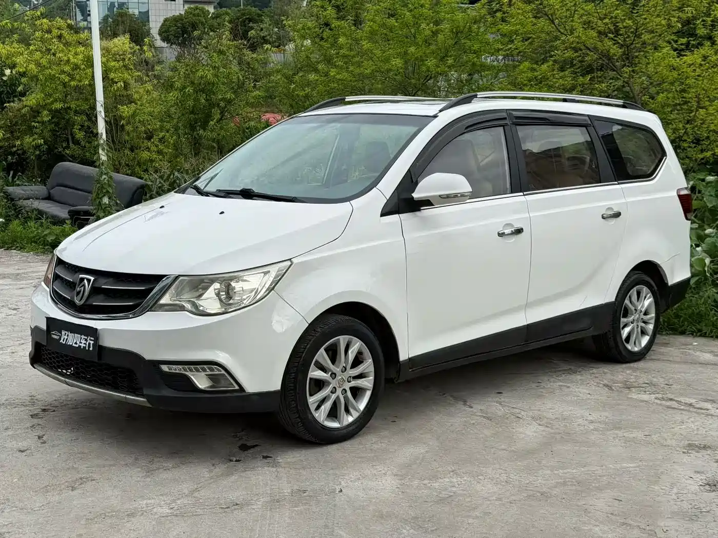 Baojun 730 2015 2014 1.5L Manual Luxury Navigation ESP Edition 7-Seater