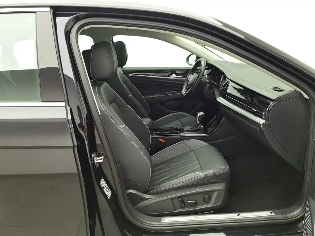 Фото 23 - Volkswagen Passat