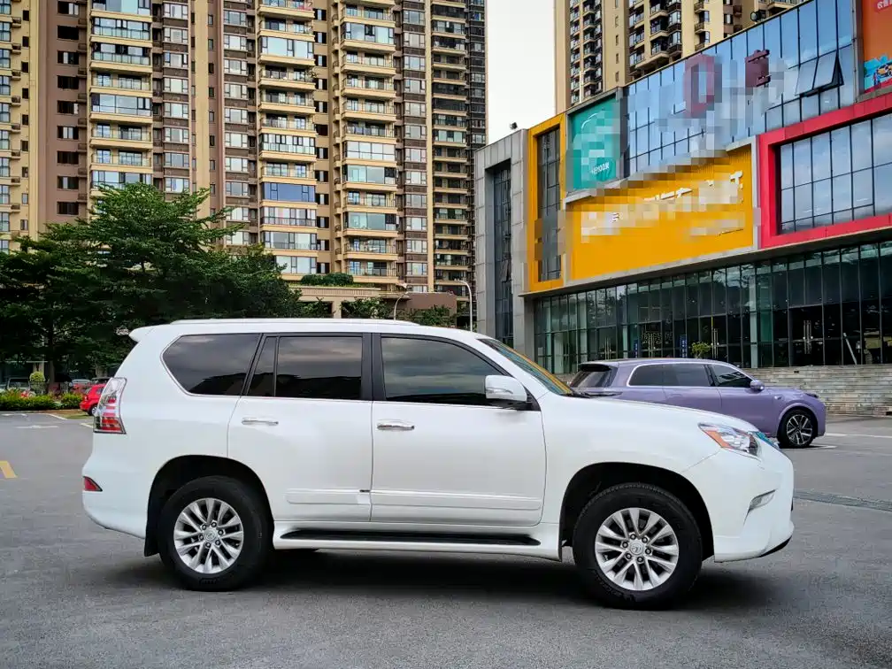 Photo 7 - Lexus GX