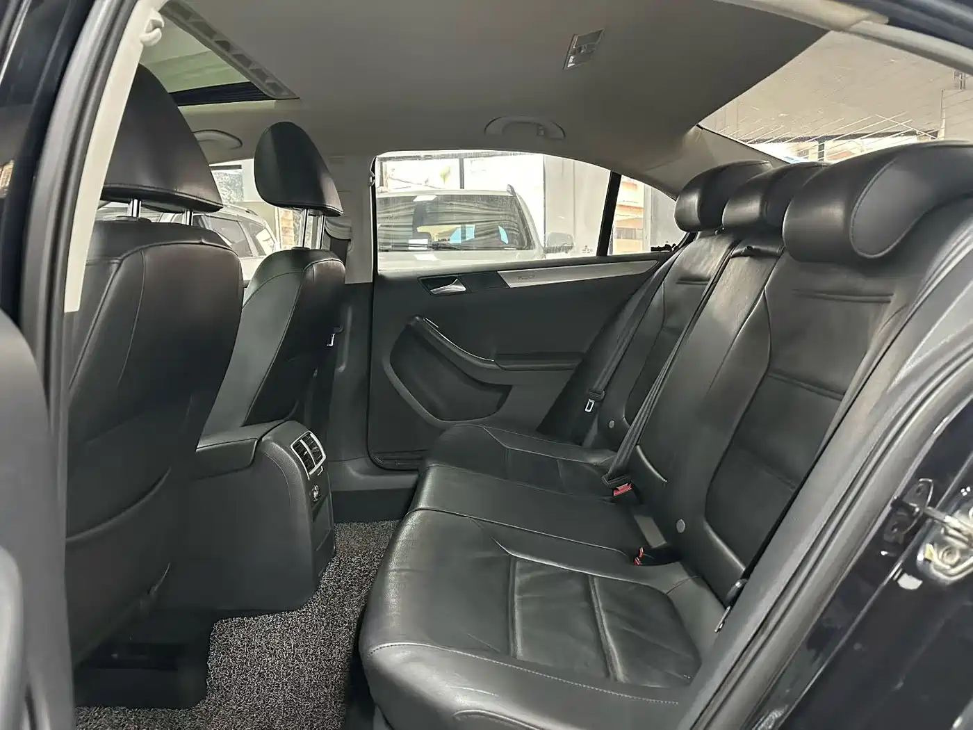 Volkswagen Sagitar 2014 Facelift 1.6L Automatic Comfort фото 7