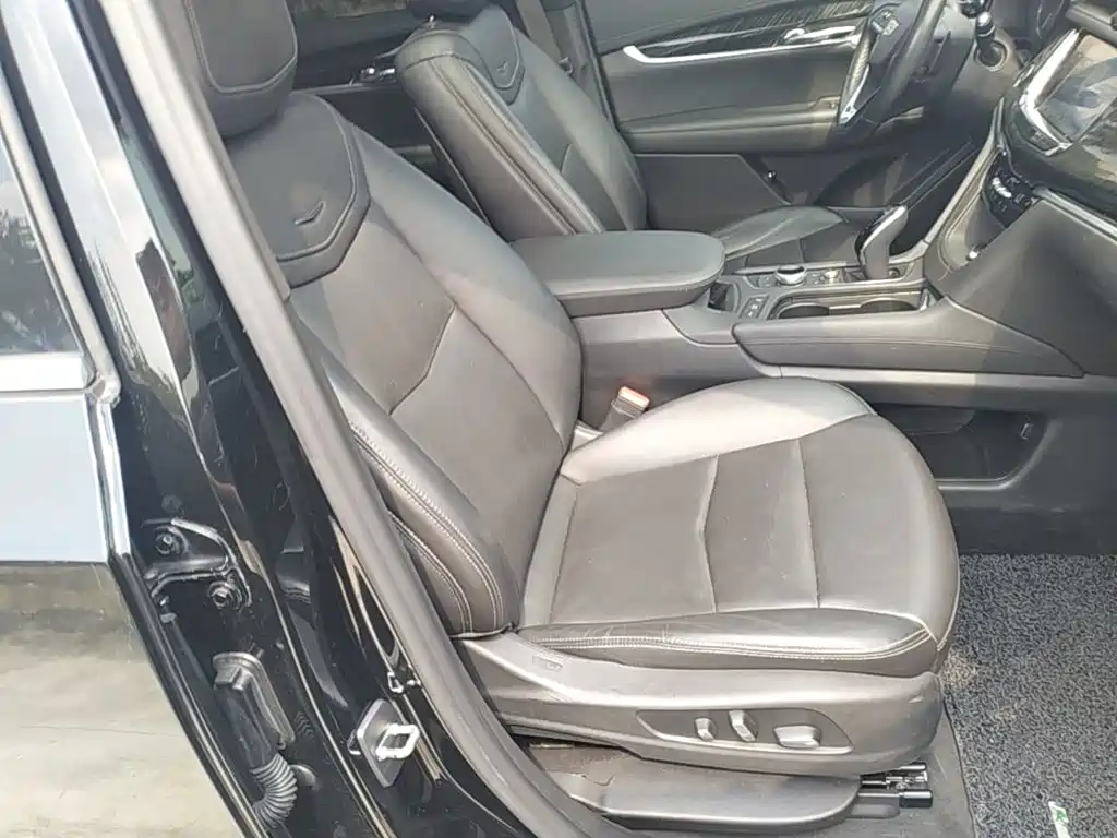 Photo 25 - Cadillac XT6