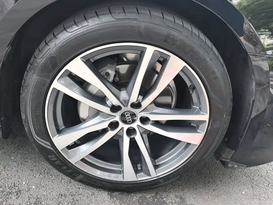 Фото 6 - Audi A6L