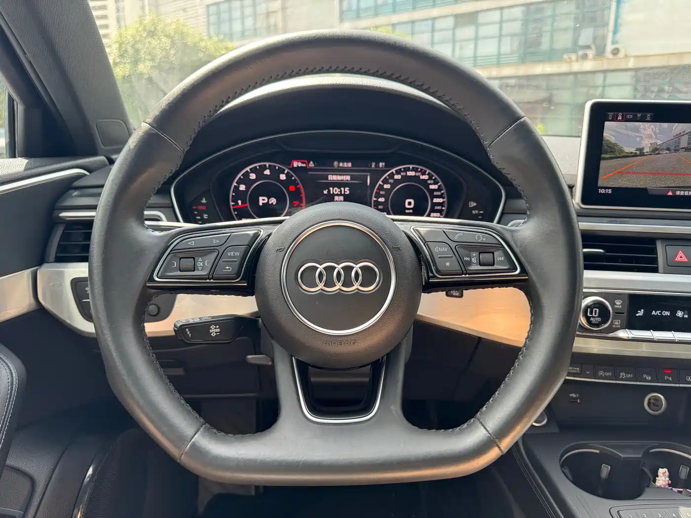 Фото 10 - Audi A4L
