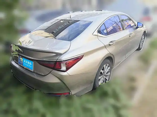 Lexus ES 2022 300h Excellence Edition — фото 2