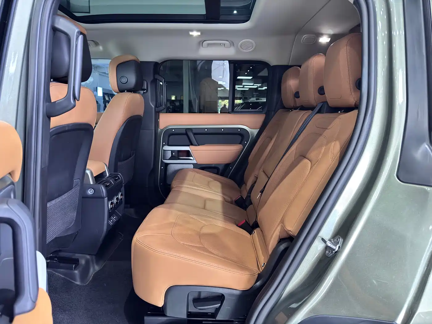 Land Rover Defender 2023 Model Year 130 3.0T P400 HSE фото 34