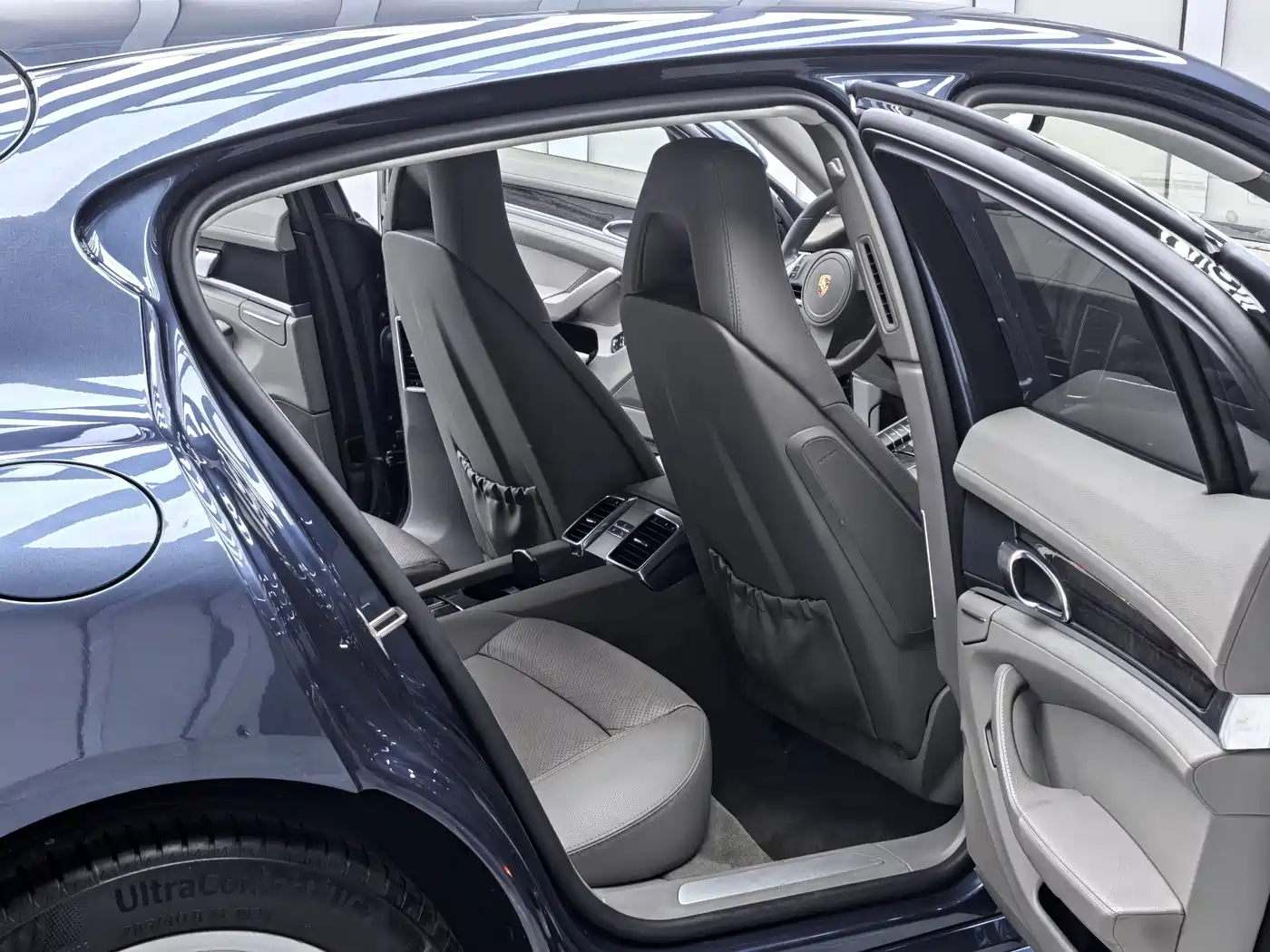 Porsche Panamera 2013 Panamera 4 Platinum Edition 3.6L фото 5