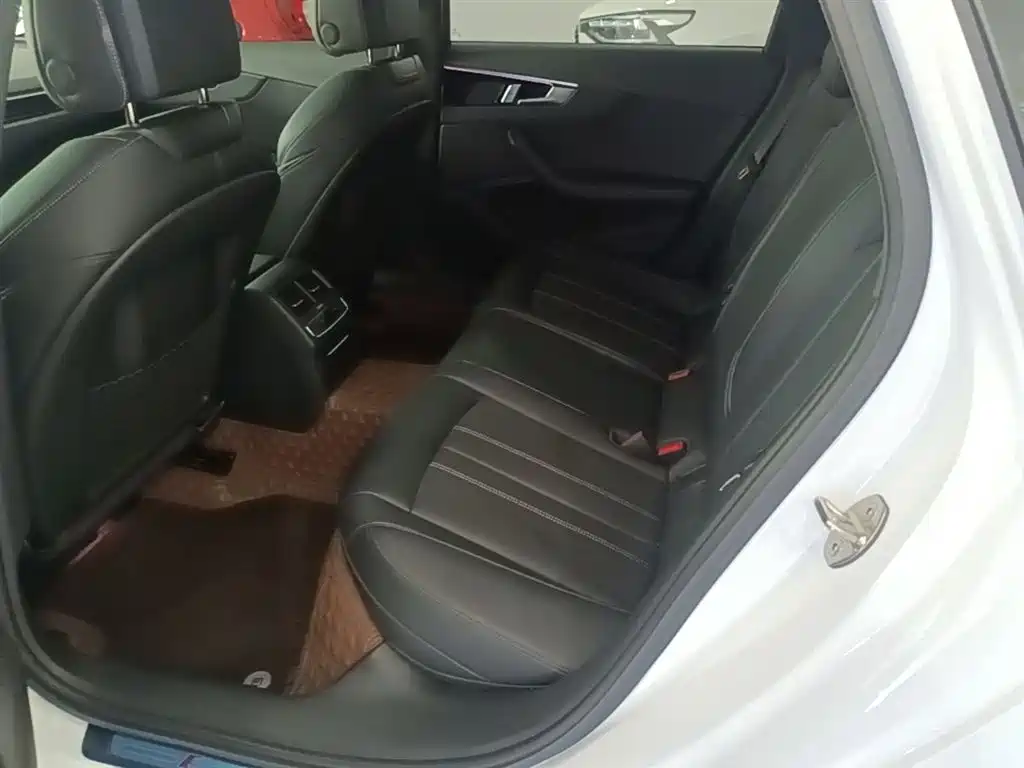 Audi A4L 2024 40 TFSI Luxury Dynamic фото 17