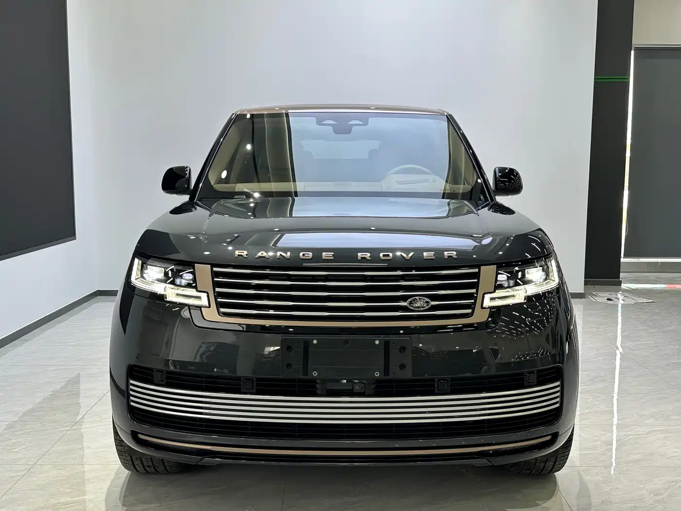 Land Rover Range Rover 2024 3.0 L6 400PS SV Honor Genesis Extended фото 2