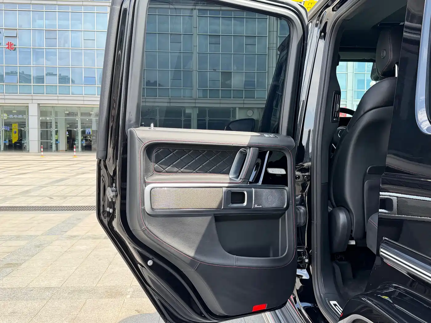 Mercedes-Benz G-Class 2025 G 500 фото 17