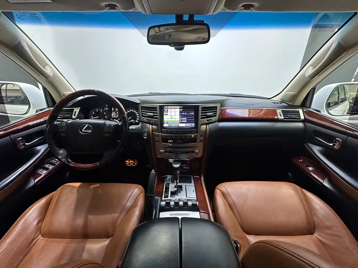 Lexus LX фото 8