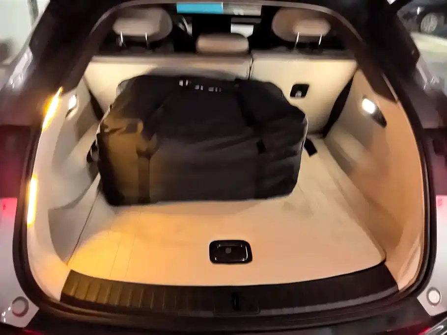 Xiaomi Auto Xiaomi YU7 2025 Extended Range RWD Edition фото 4