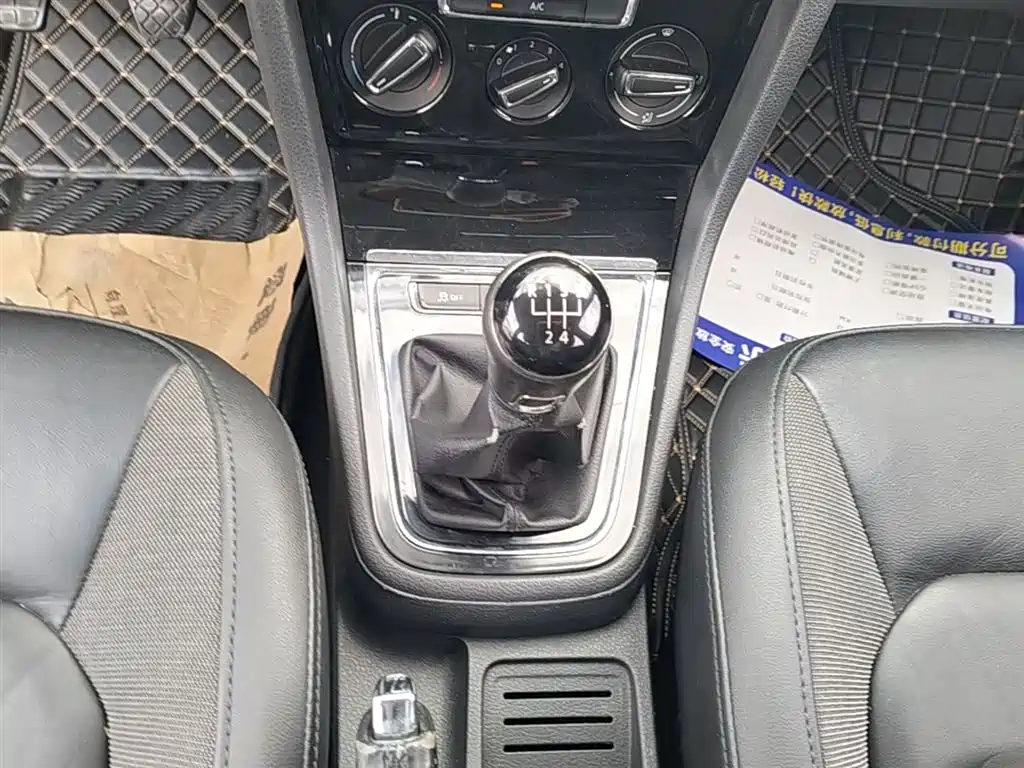 Volkswagen Bora 2014 1.6L Manual Comfort Edition фото 14