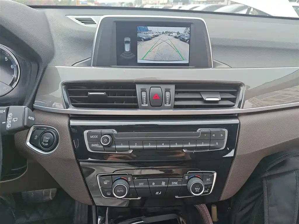 BMW X1 2019 sDrive18Li Premium Model фото 6