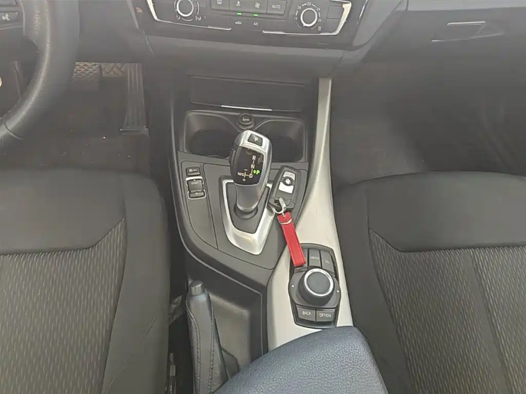 BMW 1 Series (Import) 2016 118i Leading фото 14