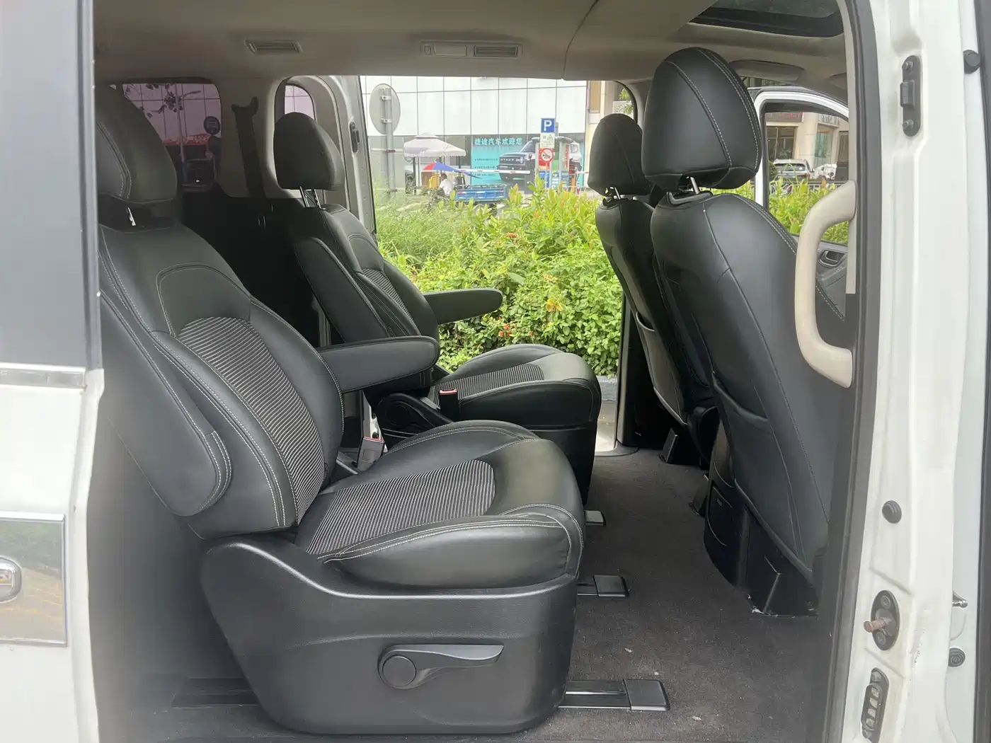 SAIC Maxus Maxus G10 2016 2.0T Automatic Executive Edition фото 10