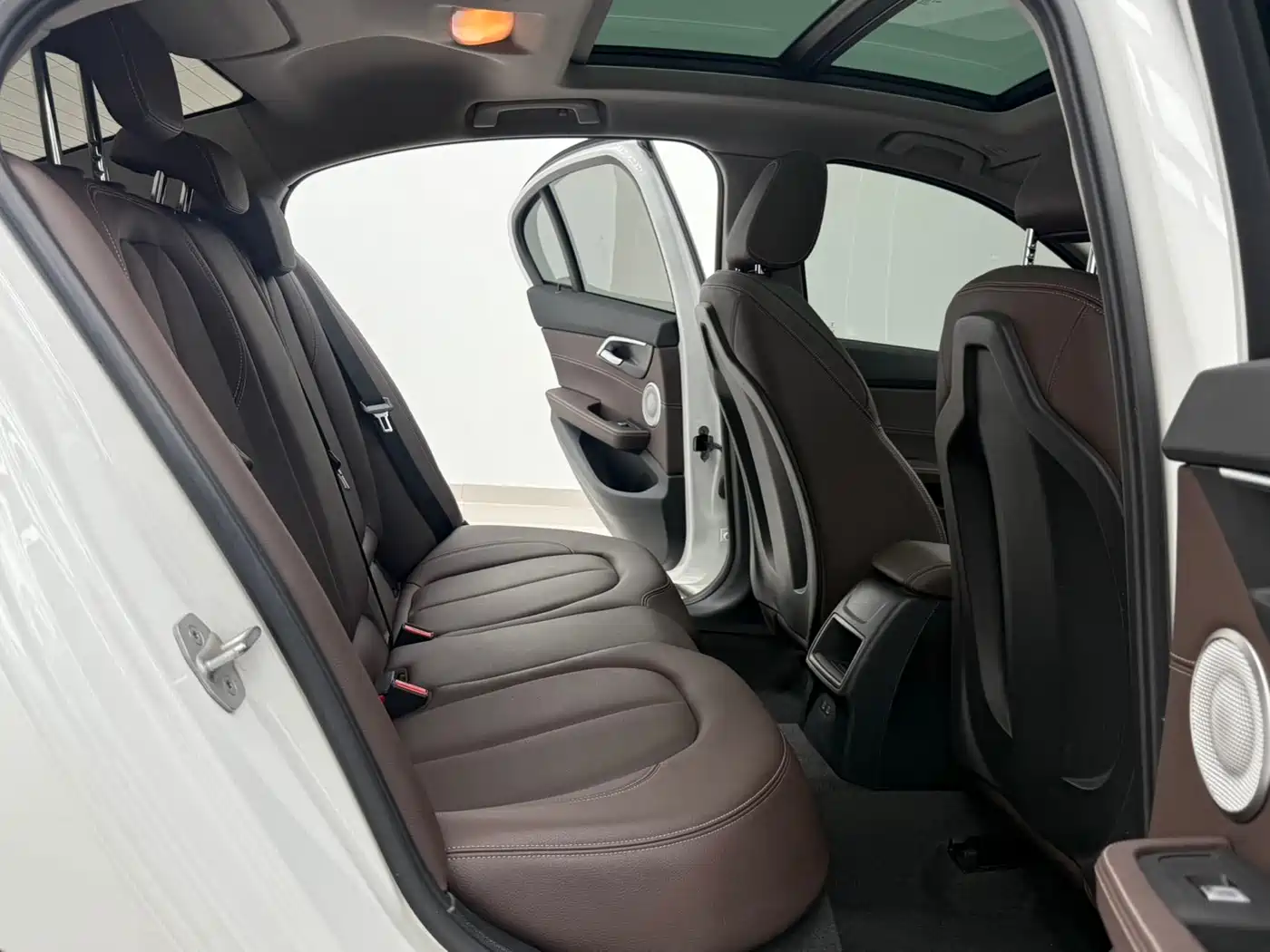 BMW 1 Series 2022 120i M Sport Shadow Edition фото 9