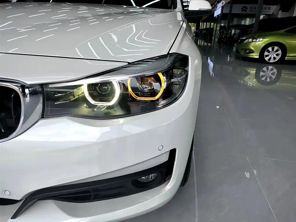 BMW 3 Series GT 2019 320i Fashion Model фото 24