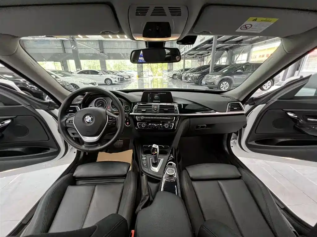 BMW 3 Series GT 2019 320i Fashion Model фото 10