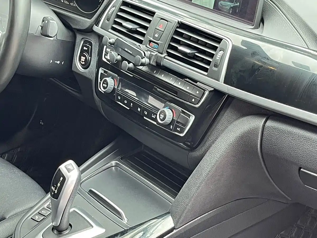 BMW 3 Series GT 2019 320i M Sport Package фото 12