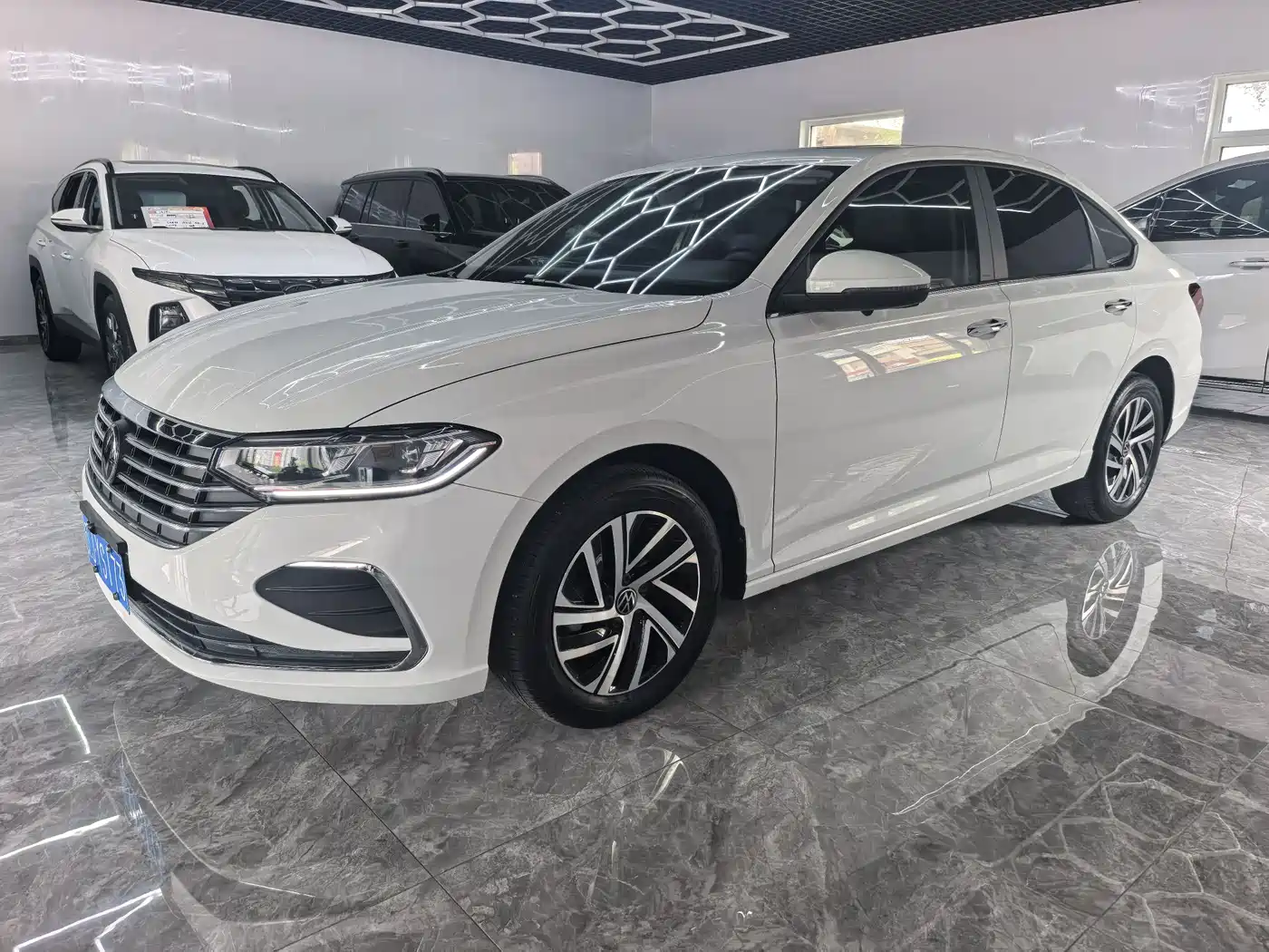 Volkswagen Lavida 2023 Facelift 1.5L Automatic 5 Million Edition фото 3